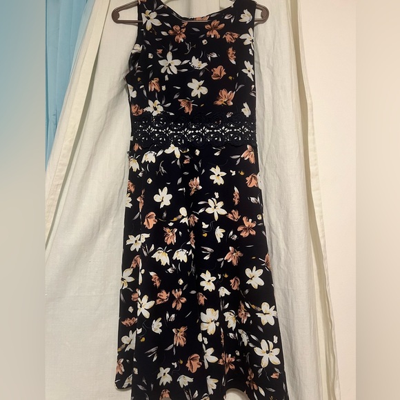 Homeyee Navy/floral woman’s dress 🌟🌸 - Picture 8 of 8